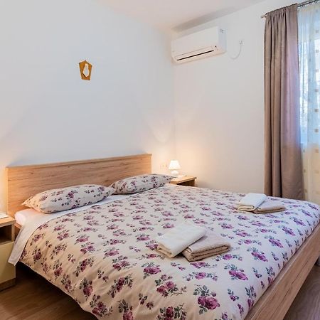 Room Laudina Cres Exterior photo